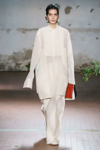 Look 27